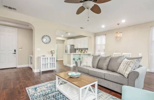 Roosevelt House | Fresno House - BBQ, Fire Pit, 3 Bed, 2 Bath & 2 Car Garage!