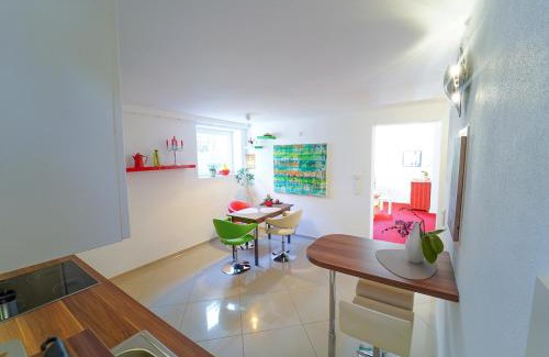 Bad Urach Apartment | Freundliche Ferienwohnung (Souterrain) mit Gartenmitbenutzung im Haus Lotus