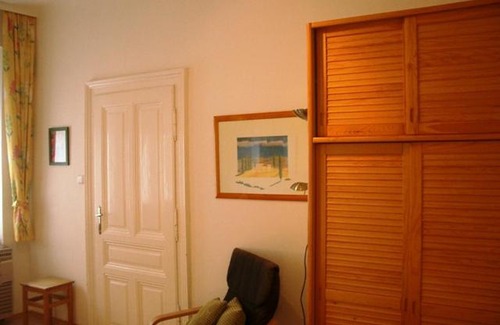 Funfhaus Apartment | Freundliches Apartment mit Innenhof-Garten