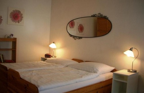 Funfhaus Apartment | Freundliches Apartment mit Innenhof-Garten
