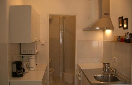 Funfhaus Apartment | Freundliches Apartment mit Innenhof-Garten