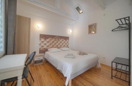 Riou - Petit Juas - Av de Grasse Apartment | FRGK "4 Suites Privées Exclusives"