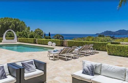 La Croix des Gardes Villa | FRGK "Belle villa contemporaine, avec une splendide vue panoramique sur la mer"