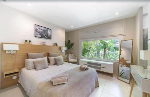 La Croix des Gardes Villa | FRGK "Belle villa contemporaine, avec une splendide vue panoramique sur la mer"