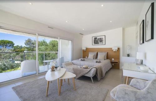 La Croix des Gardes Villa | FRGK "Belle villa contemporaine, avec une splendide vue panoramique sur la mer"