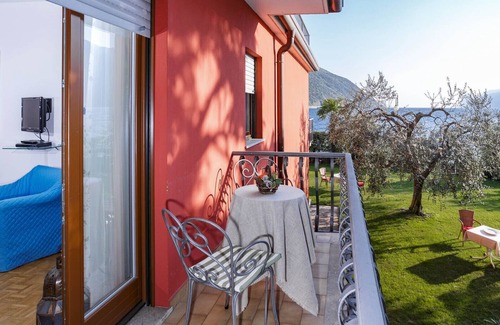 Torbole sul Garda Villa | FRIDA - House Beust - apartment/studio - CENTRO TORBOLE