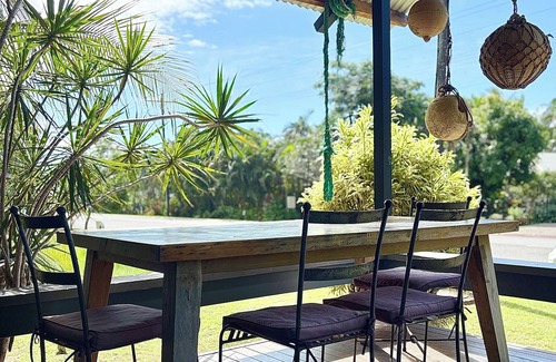 Mission Beach House | Fridays at ThreenWongaling Beach Cottage