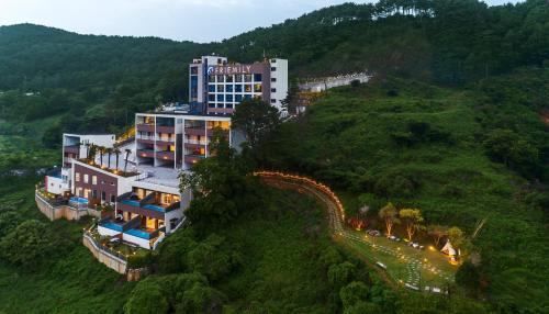 Irun-myeon Hotel | Friemily Pool Villa & Hotel