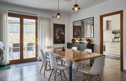 Cas Concos House | friendly, bright townhouse with pool and patio