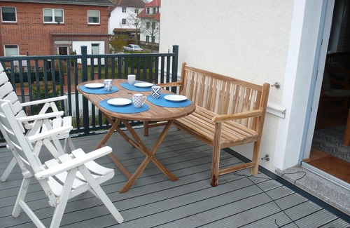 Alt Gaarz Condo | Friendly apartment - very close to the Baltic Sea, central, balcony, garden, WLAN