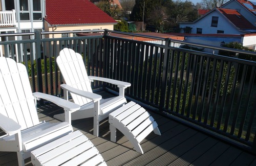 Alt Gaarz Condo | Friendly apartment - very close to the Baltic Sea, central, balcony, garden, WLAN