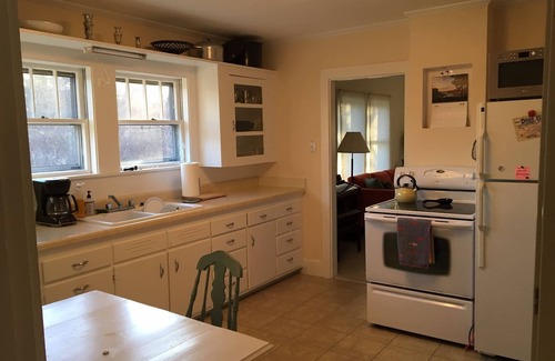 Blue Hill House | Friendly Cottage In Blue Hill - Sleeps 4