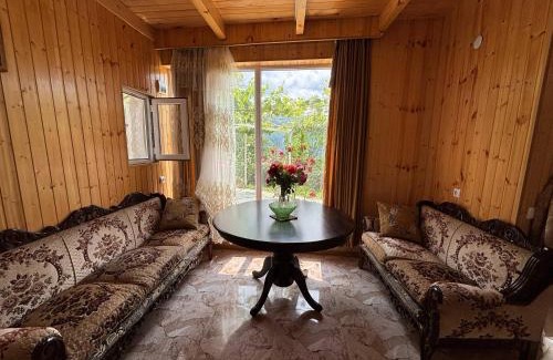Ambrolauri House | Friendly Cottage with small Pool