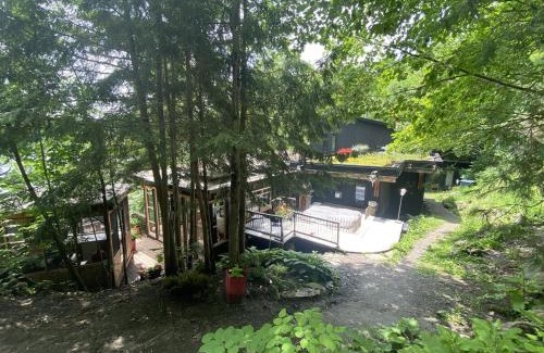 Val-des-Monts Villa | Friendly Fires - The Perfect Lakeside Getaway