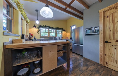 Moab House | Friendly getaway with mountain views and gas grill - one block from Main Street