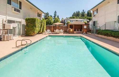 Hazel Dell South House | Friendly service and value in Vancouver, WA