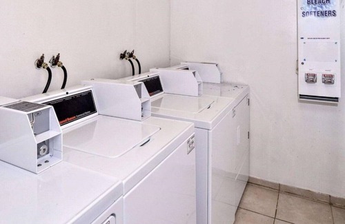 Kent House | Friendly service and value near Riverbend Golf Course !