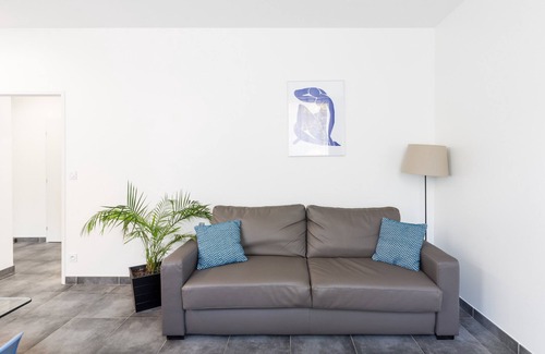 Hincmar Apartment | Friendly Space in Central Reims: Discover Our Beautiful Minimalist Apartment