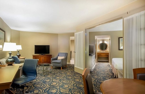 Brush - Stewarts Hotel | Friends and Family Daytona Getaway! Four Modern Units! 2 Pools, Breakfast Buffet