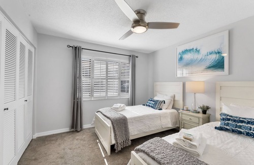 Sarasota Condo | Friends and Family Beach Retreat-Walk to Award Winning Siesta Key Beach!