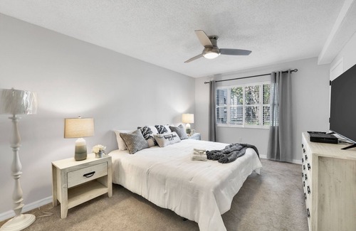Sarasota Condo | Friends and Family Beach Retreat-Walk to Award Winning Siesta Key Beach!
