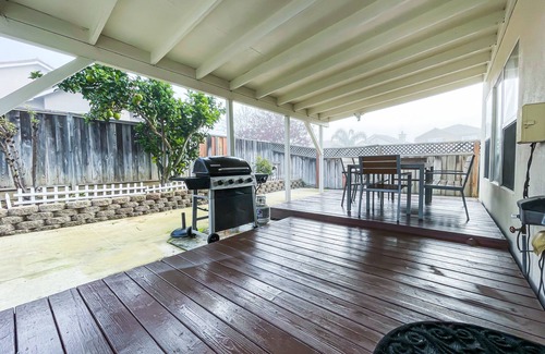 Salinas House | Friends, Family & Dog Stay in Monterey Peninsula with AC & Grill