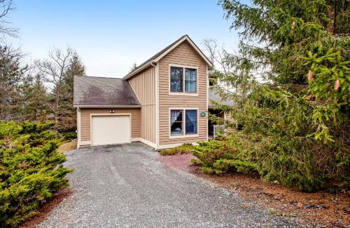 Tannersville House | Friends Gather Here