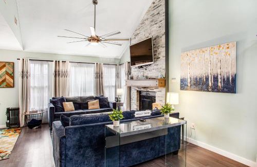 Tannersville House | Friends Gather Here