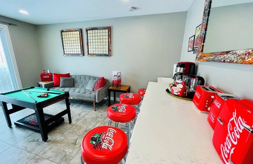 Wasco House | Friends-Inspired 3 BDR Escape Vintage Vibes & Private Garden Near Chicago