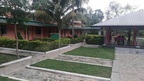 Kilinochchi Hotel | Friends Paradise