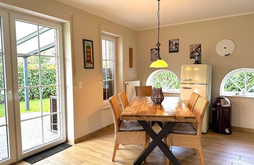 Tannenhausen House | Friesenhuus - vacation home, shower, WC, 3 bedrooms