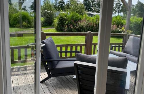 De Veenhoop Ski Chalet | Friesland Chalet near the watershore, cleaning included