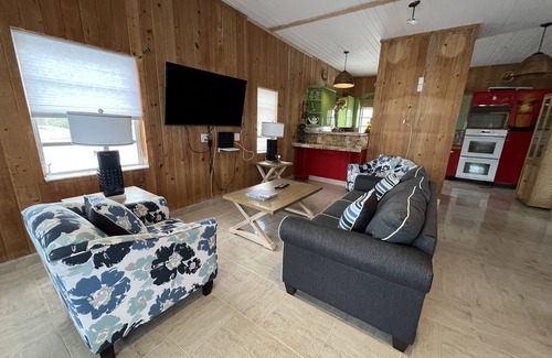 Cherokee House | Frigate House at Coconut Island OCEAN FRONT with POOL!! on Casaurina Beach