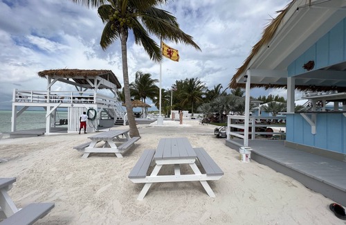 Cherokee House | Frigate House at Coconut Island OCEAN FRONT with POOL!! on Casaurina Beach