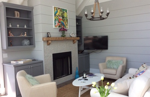 Saint Helena Island Cottage | Fripp Island. Cozy little cottage with neighborhood pool.
