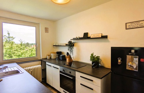 Kirchditmold Apartment | Frisch Sanierte Wohnung mit 2 Schlafzimmer, Balkon und Fernblick!