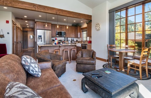 Frisco Condo | Frisco Sports Chalet Tenmile Condo: Stylish, On Shuttle Route