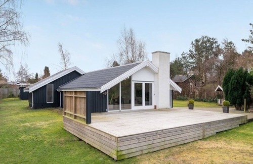 Udsholt House | "Frithlef" - 1.3km from the sea by Interhome