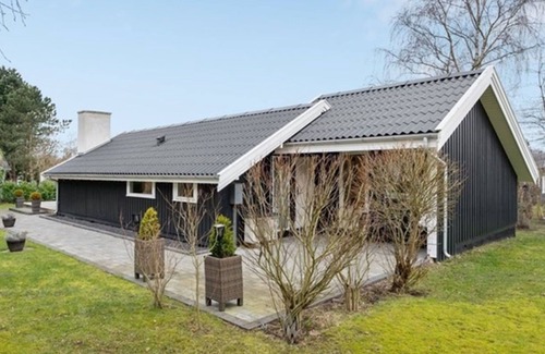 Udsholt House | "Frithlef" - 1.3km from the sea by Interhome