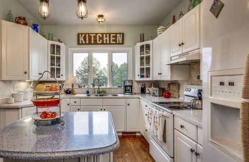 Harbor Springs House | Frog Hollow is a pet-friendly family farmhouse on 5 acres with a private yard.