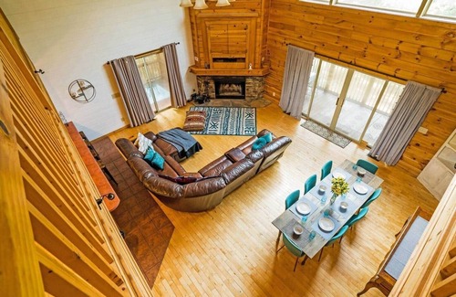 Ellijay House | Frog Pond Hollow Lodge Private pool*private lake