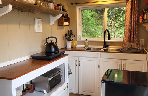 Stillwater Cottage | Frolander Bay Resort - Tiny Cottages