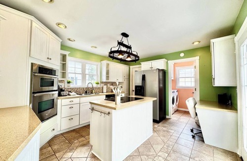 Marion House | From the moment you step onto our huge, inviting front porch, you'll feel your stress melt away