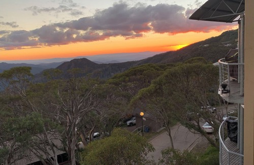 Mount Buller Apartment | From the 🔥 watch The Bluff & Little Buller, enjoy the champions ski apartment