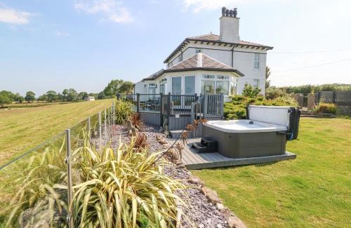 Llandwrog House | Fron Emrys