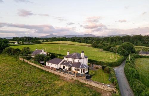 Llandwrog House | Fron Emrys