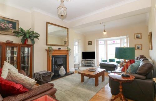 Llandwrog House | Fron Emrys