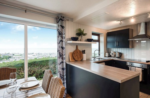Aberaeron Cottage | Frondeg translates to ’Pretty Hill’, this is exactly what this property offers.