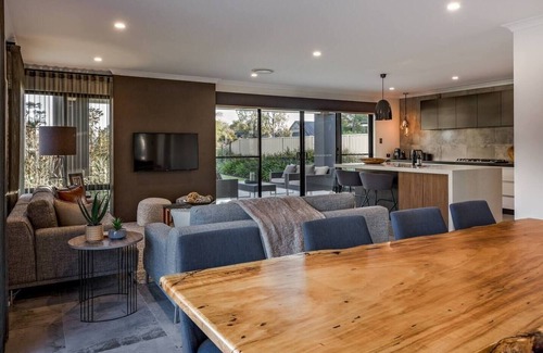 Dunsborough House | Front 9 A Luxury Golf Lovers Getaway