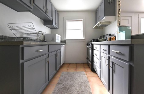 Poets Corner Apartment | Front House 3 bedroom flat nice street, walk to BART, shops